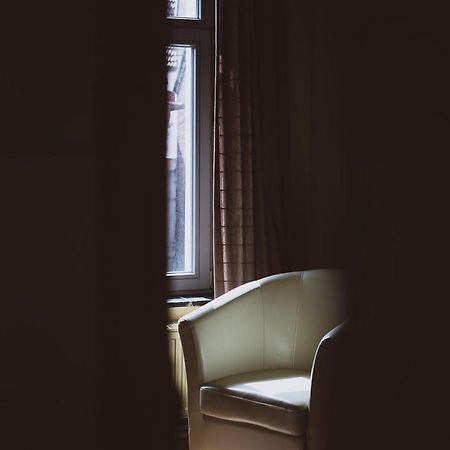 Poeziehotel Surplace - 15 Min Van Pairi Daiza & Industriezone Ghislenghien Bever Екстериор снимка